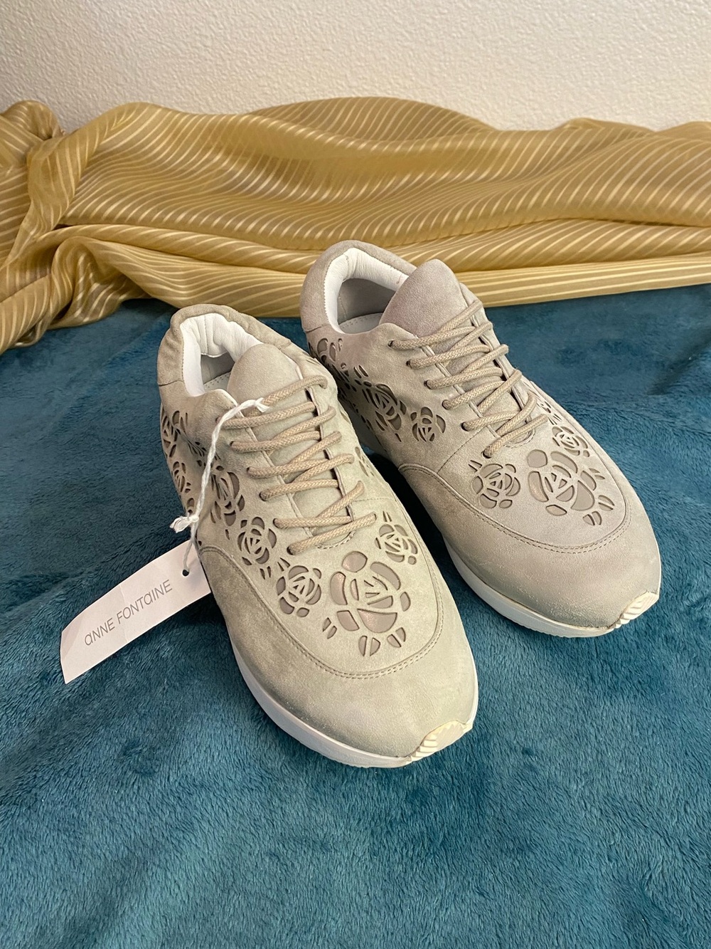 ANNE FOUNTAINE Women's Floral Cutout Leather Suede Sneakers Silver grey, 7.5